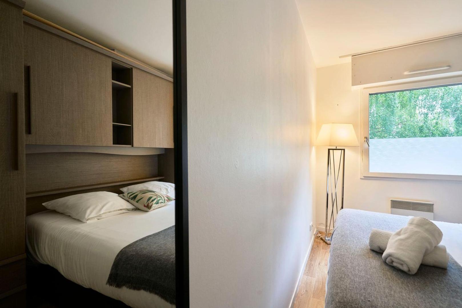 Centre - Superb Bright Parking Apartment *