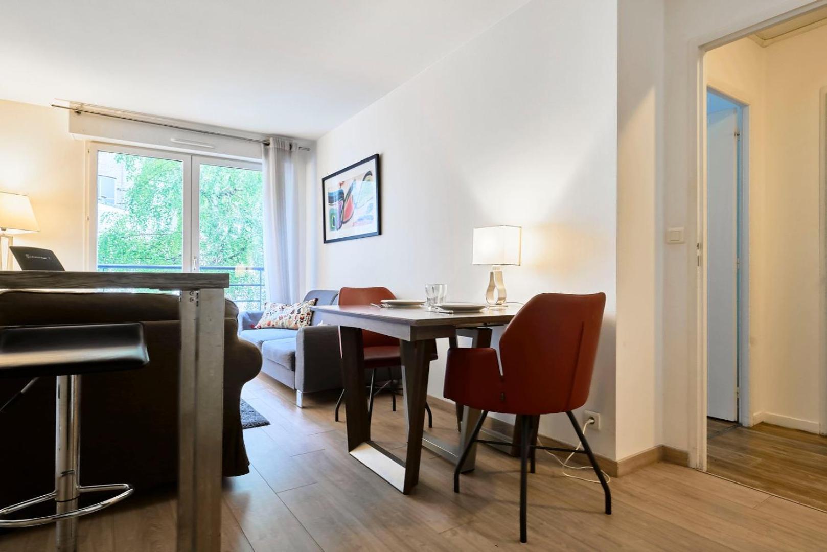 Centre - Superb Bright Parking Appartement